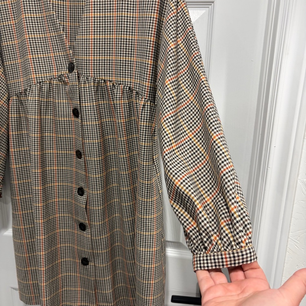 Zara Plaid Button-Up Dress with Black Buttons and Cuffed Wrists Size Medium - Picture 4 of 10